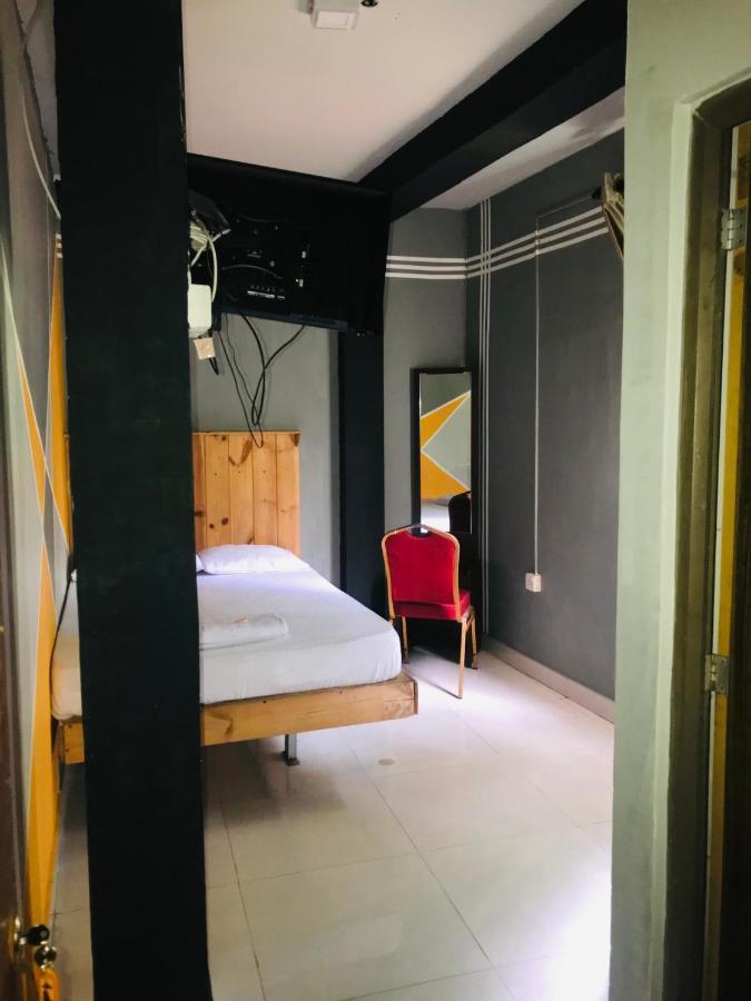Alina Budget Hotel Kaduwela Bagian luar foto