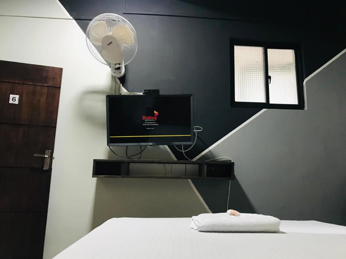 Alina Budget Hotel Kaduwela Bagian luar foto