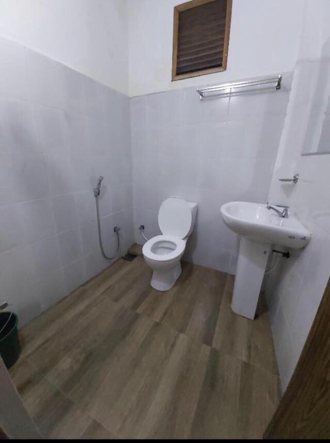 Alina Budget Hotel Kaduwela Bagian luar foto